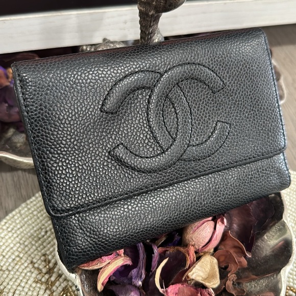 CHANEL Bifold Long Wallet In Great Condition Hard to find.. - Picture 3 of 16